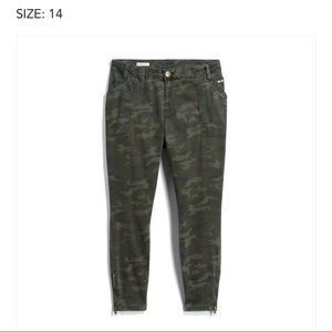 Camo Cargo skinny pants